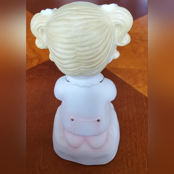 Vintage Praying Girl Ceramic Bedtime Prayers What The World Needs Now Music Box - Picture 3 of 7